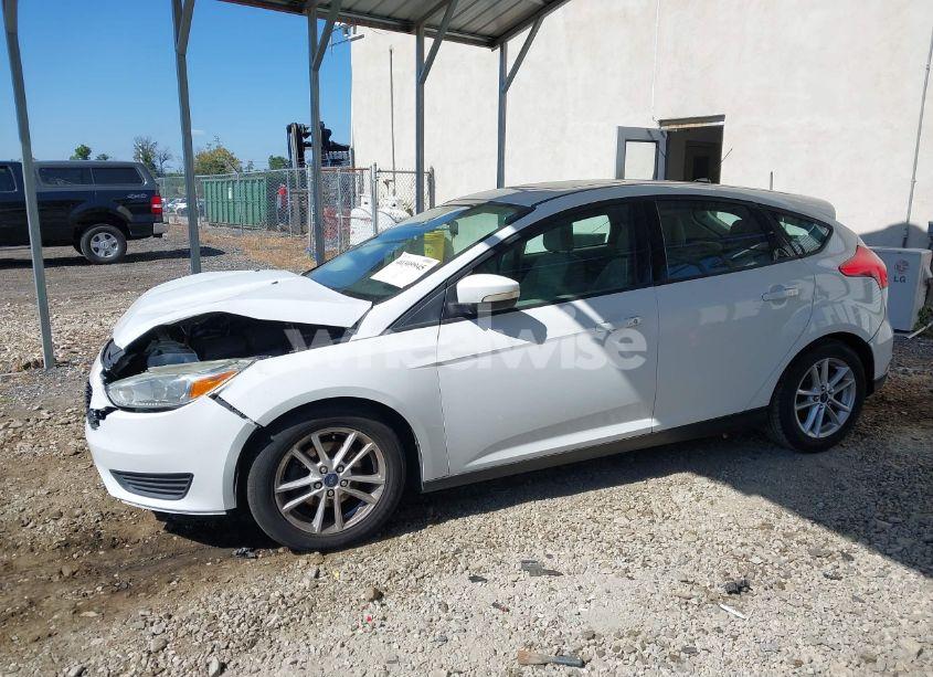 Photo 14 of 2015 Ford Focus SE (VIN 1FADP3KE5FL372535)