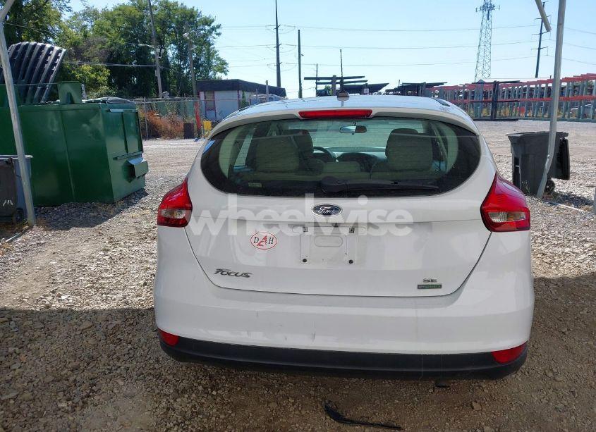 Photo 16 of 2015 Ford Focus SE (VIN 1FADP3KE5FL372535)