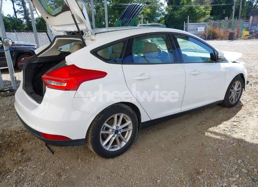 Photo 4 of 2015 Ford Focus SE (VIN 1FADP3KE5FL372535)