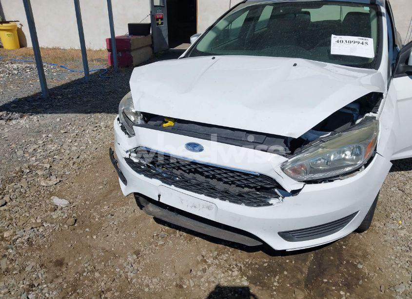 Photo 6 of 2015 Ford Focus SE (VIN 1FADP3KE5FL372535)