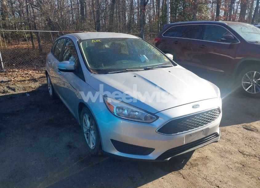 2016 Ford Focus SE (VIN 1FADP3KE5GL200829) main photo