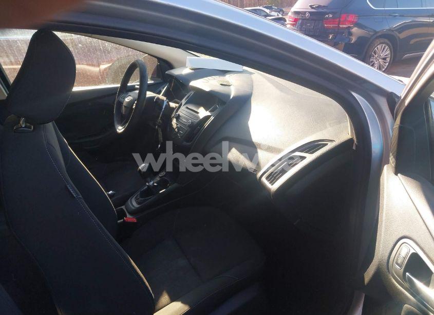 Photo 5 of 2016 Ford Focus SE (VIN 1FADP3KE5GL200829)