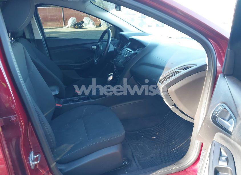 Photo 5 of 2016 Ford Focus SE (VIN 1FADP3KE5GL212429)