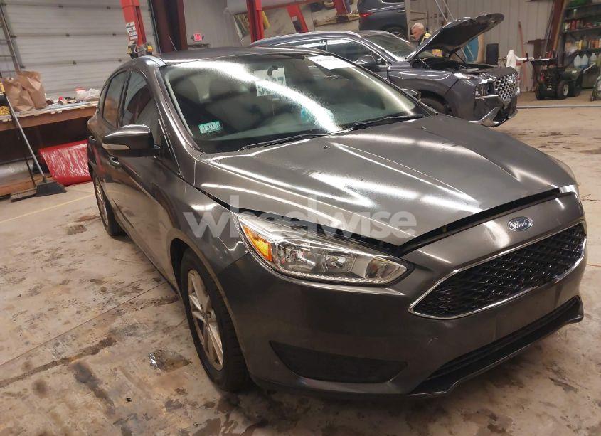 2016 Ford Focus SE (VIN 1FADP3KE5GL273523) main photo