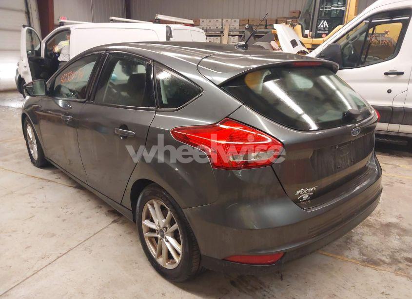 Photo 3 of 2016 Ford Focus SE (VIN 1FADP3KE5GL273523)