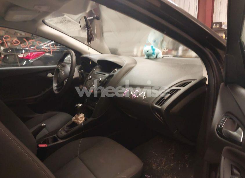 Photo 5 of 2016 Ford Focus SE (VIN 1FADP3KE5GL273523)