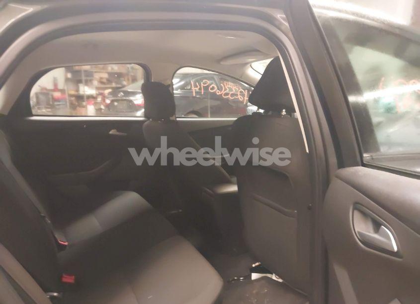 Photo 8 of 2016 Ford Focus SE (VIN 1FADP3KE5GL273523)