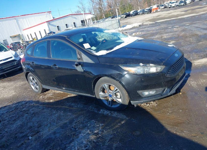 2016 Ford Focus SE (VIN 1FADP3KE6GL356927) main photo
