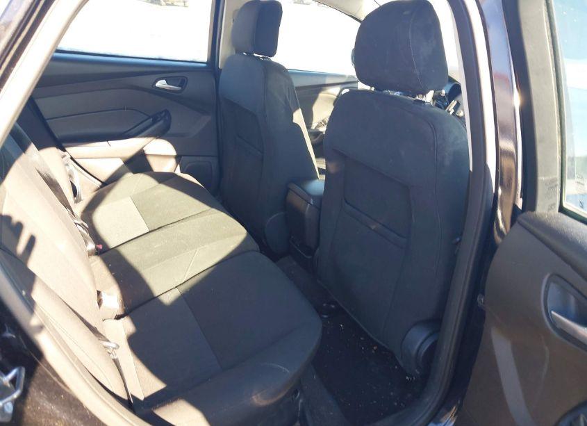 Photo 8 of 2016 Ford Focus SE (VIN 1FADP3KE6GL356927)