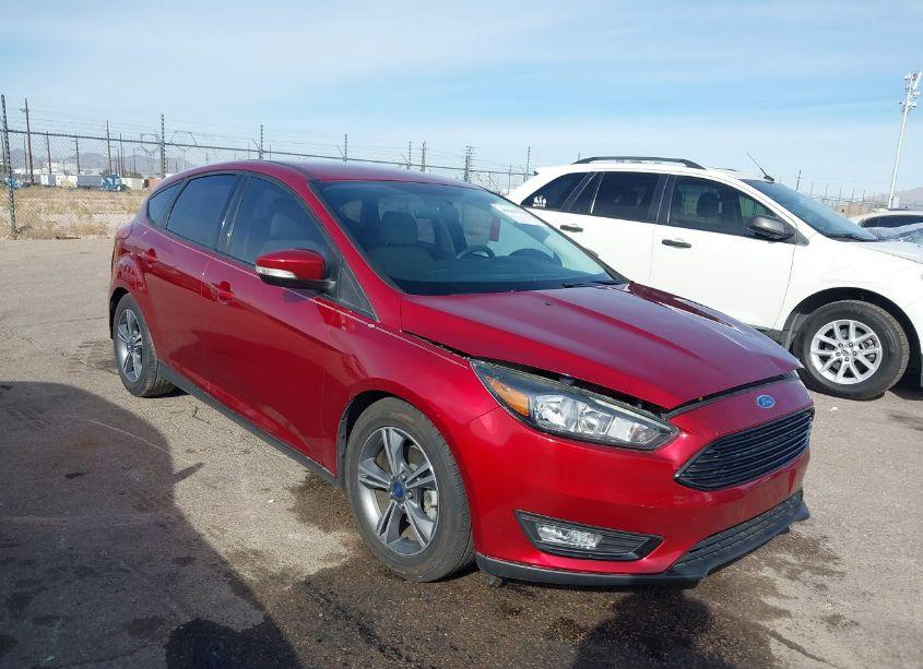 2016 Ford Focus SE (VIN 1FADP3KE8GL268249) main photo