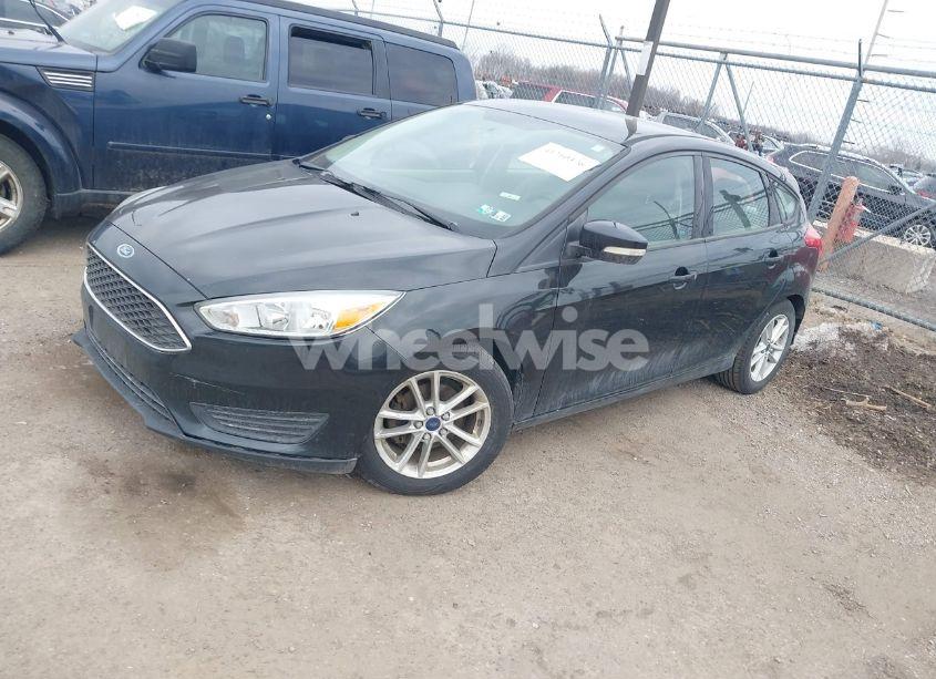 Photo 2 of 2015 Ford Focus SE (VIN 1FADP3KE9FL285575)