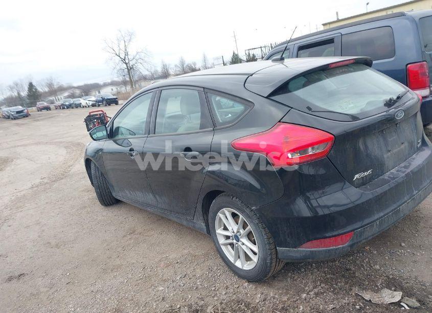 Photo 3 of 2015 Ford Focus SE (VIN 1FADP3KE9FL285575)