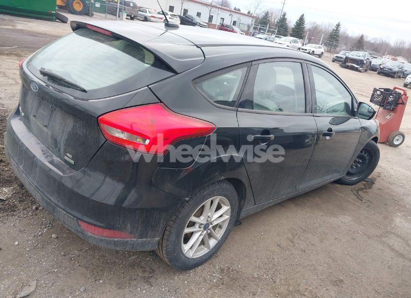 Photo 4 of 2015 Ford Focus SE (VIN 1FADP3KE9FL285575)