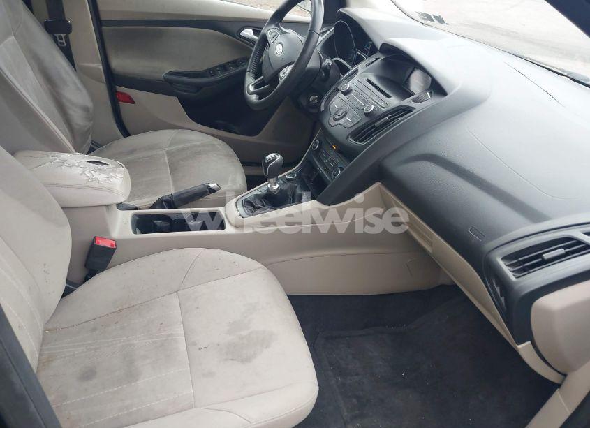 Photo 5 of 2015 Ford Focus SE (VIN 1FADP3KE9FL285575)