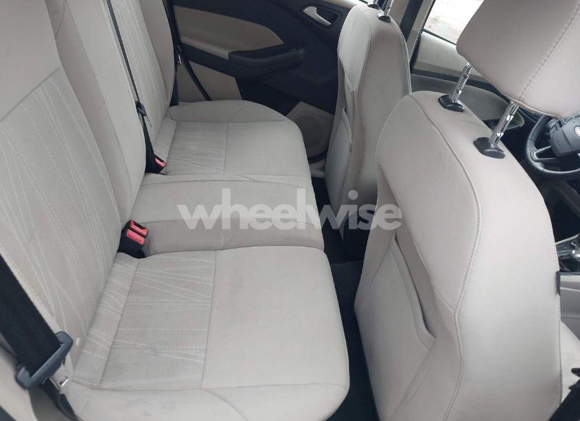 Photo 8 of 2015 Ford Focus SE (VIN 1FADP3KE9FL285575)