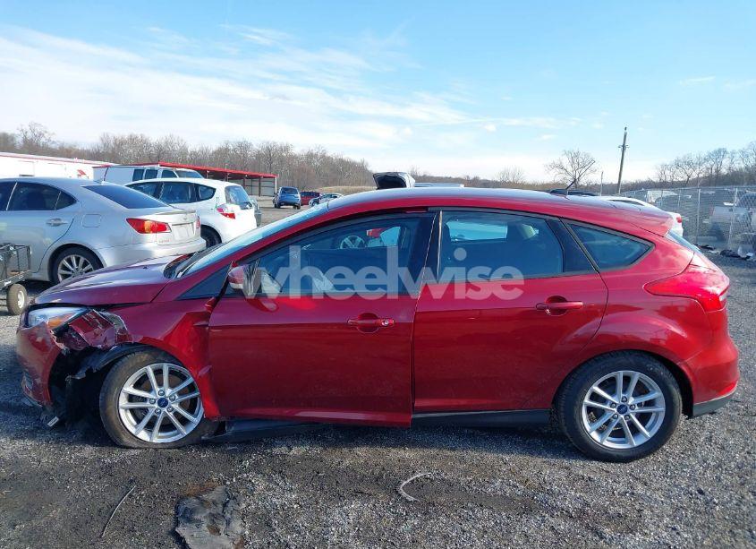 Photo 14 of 2015 Ford Focus SE (VIN 1FADP3KEXFL259244)