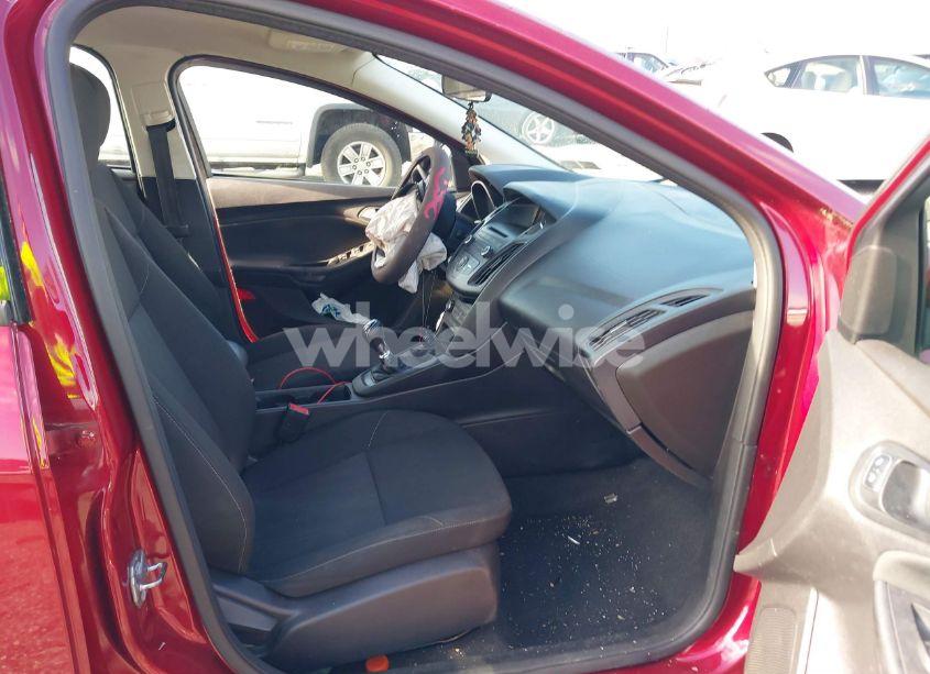 Photo 5 of 2015 Ford Focus SE (VIN 1FADP3KEXFL259244)