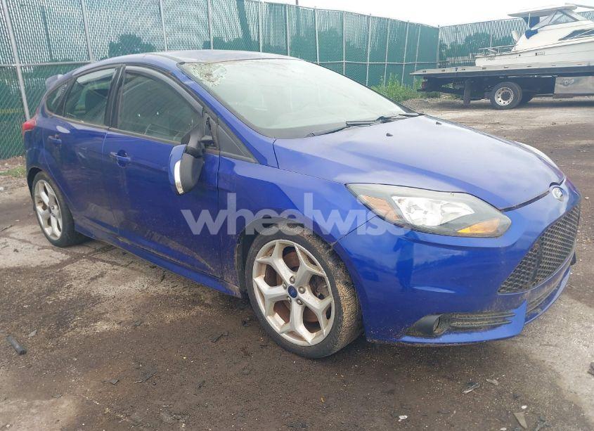 2014 Ford Focus ST (VIN 1FADP3L90EL419261) main photo