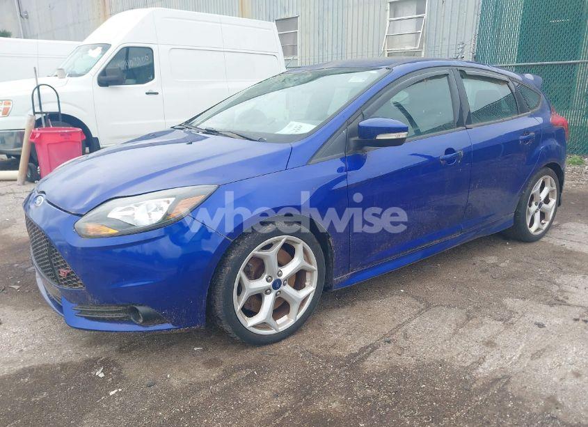 Photo 2 of 2014 Ford Focus ST (VIN 1FADP3L90EL419261)