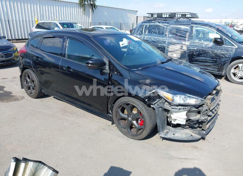 2016 Ford Focus ST (VIN 1FADP3L90GL225543) main photo
