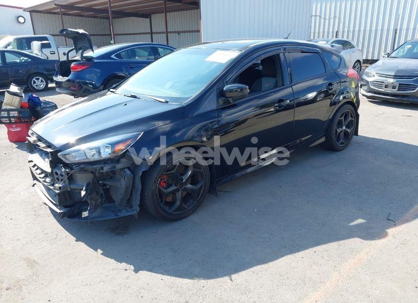 Photo 2 of 2016 Ford Focus ST (VIN 1FADP3L90GL225543)