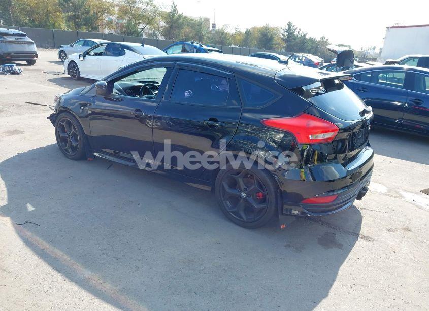 Photo 3 of 2016 Ford Focus ST (VIN 1FADP3L90GL225543)