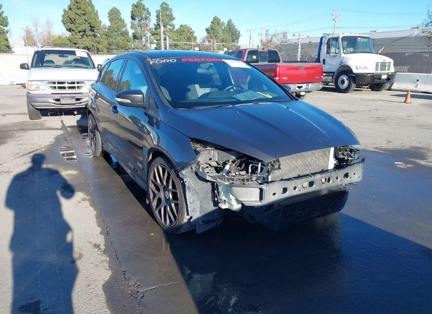 2016 Ford Focus (VIN 1FADP3L90GL344483) main photo