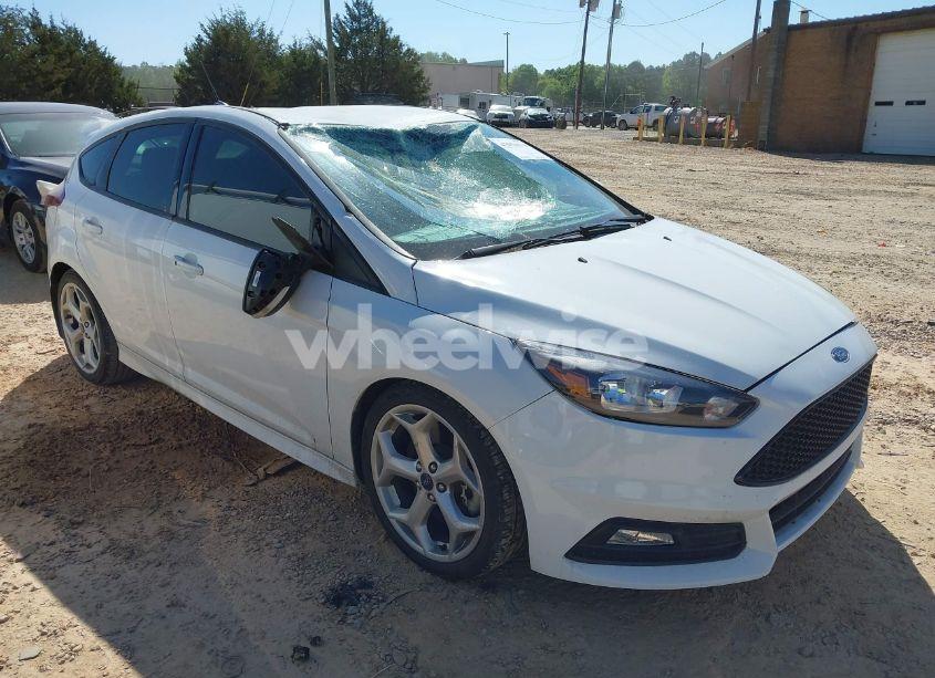 2017 Ford Focus ST (VIN 1FADP3L90HL269513) main photo