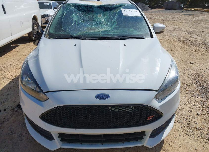 Photo 12 of 2017 Ford Focus ST (VIN 1FADP3L90HL269513)