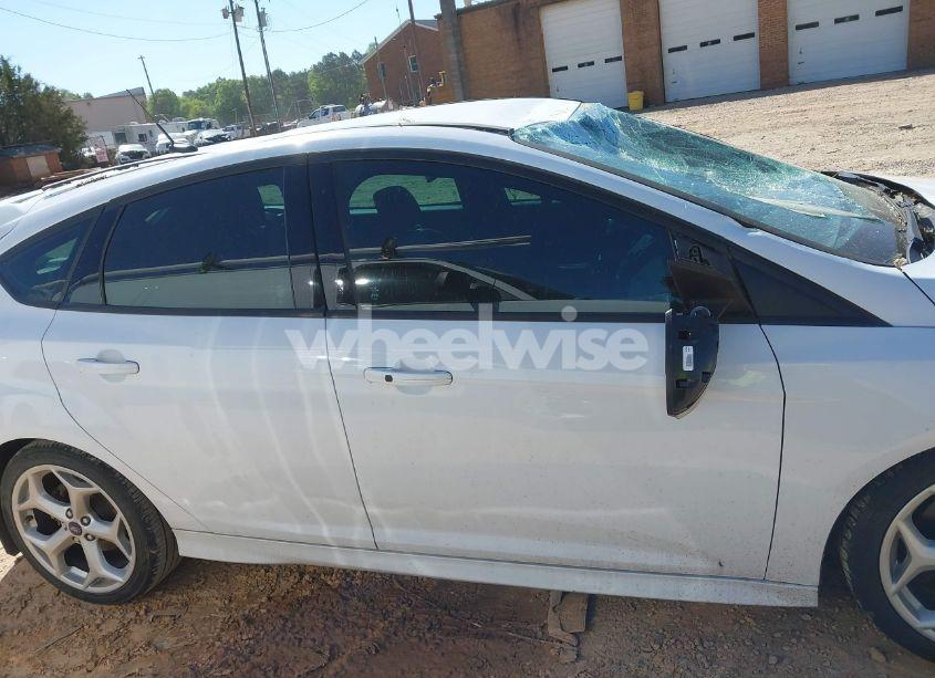 Photo 13 of 2017 Ford Focus ST (VIN 1FADP3L90HL269513)