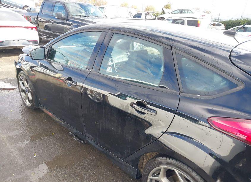 Photo 14 of 2017 Ford Focus ST (VIN 1FADP3L90HL276137)