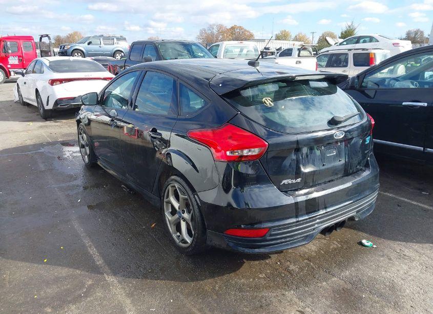 Photo 3 of 2017 Ford Focus ST (VIN 1FADP3L90HL276137)
