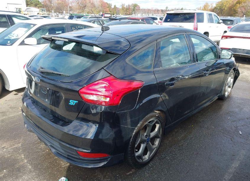 Photo 4 of 2017 Ford Focus ST (VIN 1FADP3L90HL276137)