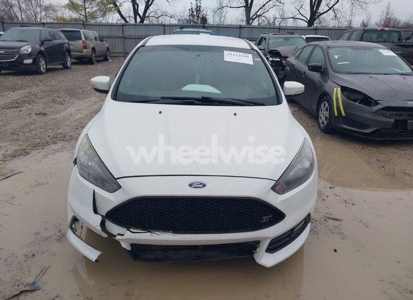 Photo 12 of 2018 Ford Focus ST (VIN 1FADP3L90JL232726)
