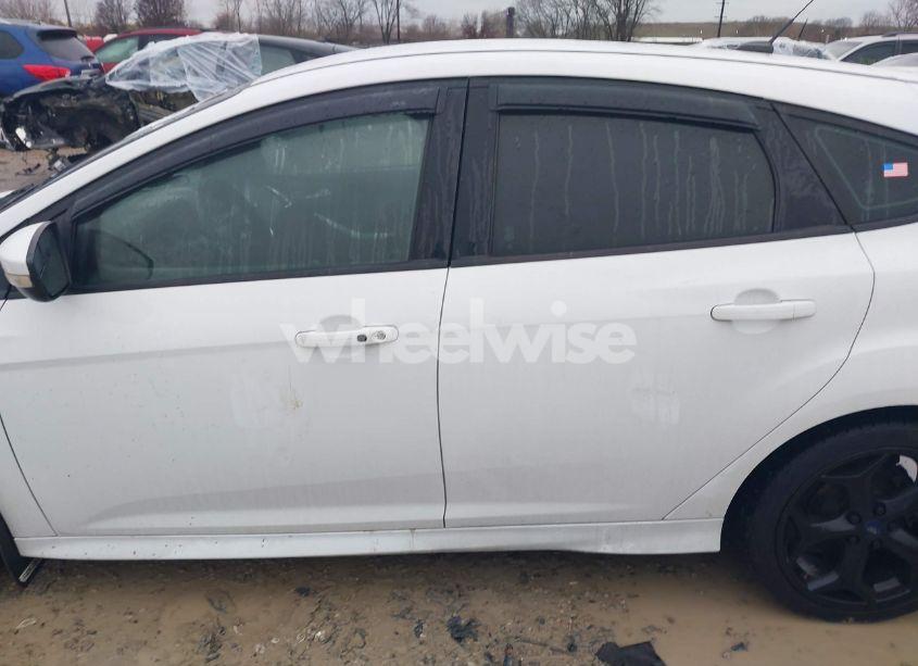 Photo 14 of 2018 Ford Focus ST (VIN 1FADP3L90JL232726)