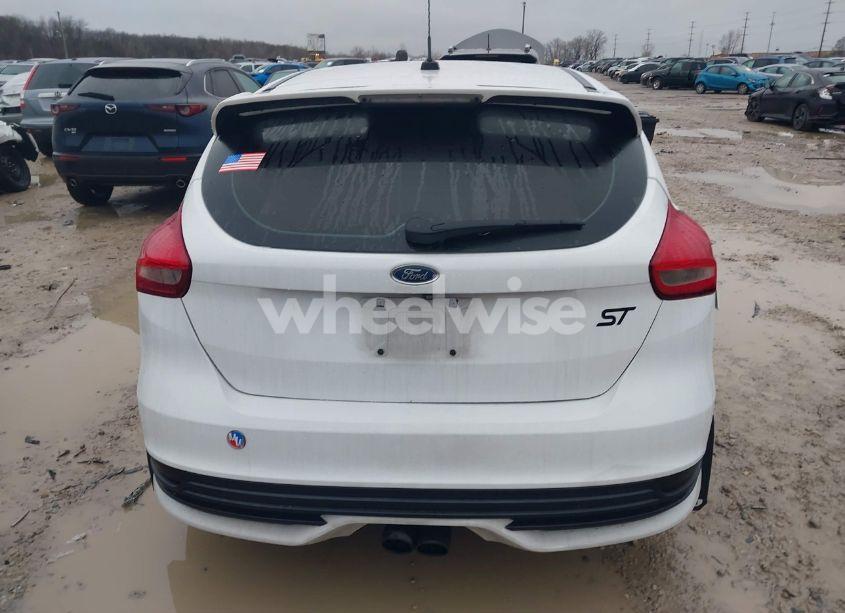 Photo 16 of 2018 Ford Focus ST (VIN 1FADP3L90JL232726)