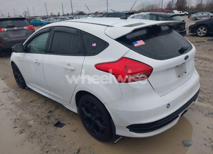 Photo 3 of 2018 Ford Focus ST (VIN 1FADP3L90JL232726)