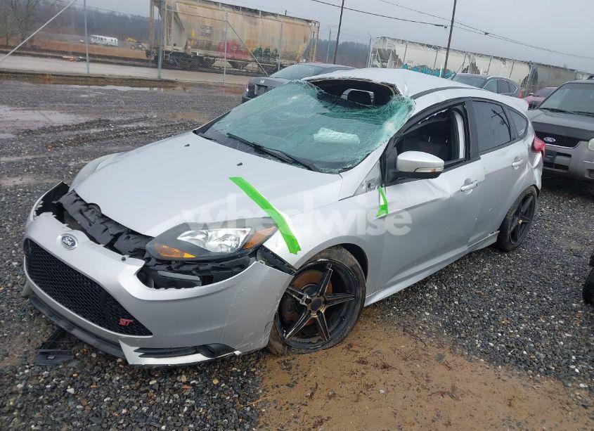 Photo 2 of 2013 Ford Focus ST (VIN 1FADP3L91DL150749)