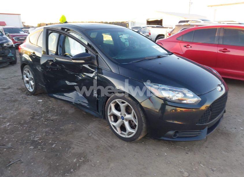 2013 Ford Focus ST (VIN 1FADP3L91DL230696) main photo
