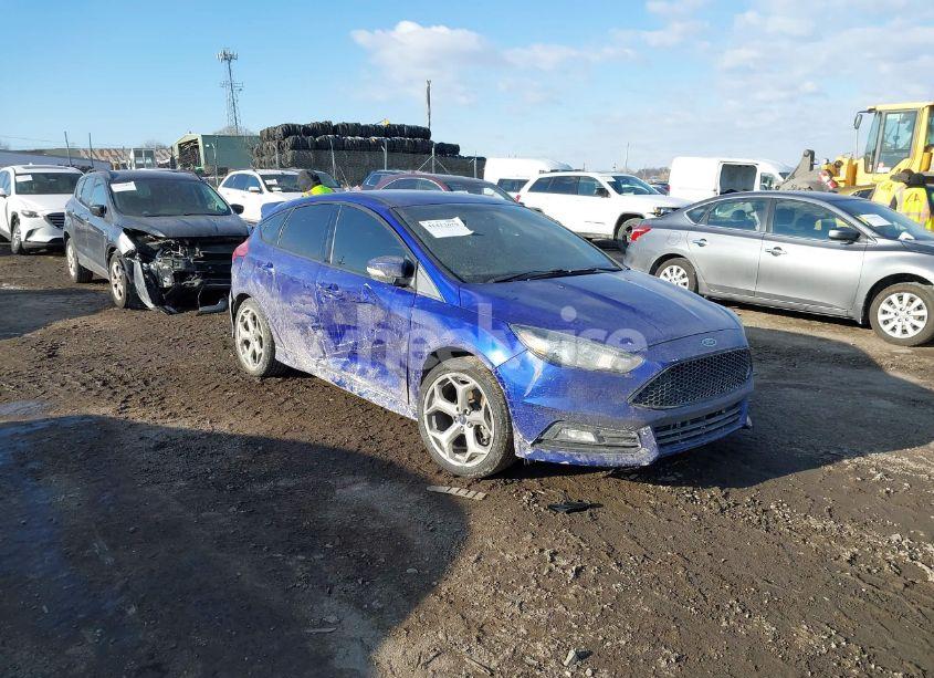 2015 Ford Focus ST (VIN 1FADP3L91FL369567) main photo