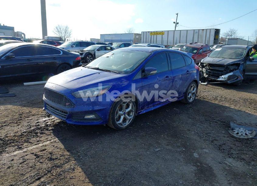 Photo 2 of 2015 Ford Focus ST (VIN 1FADP3L91FL369567)