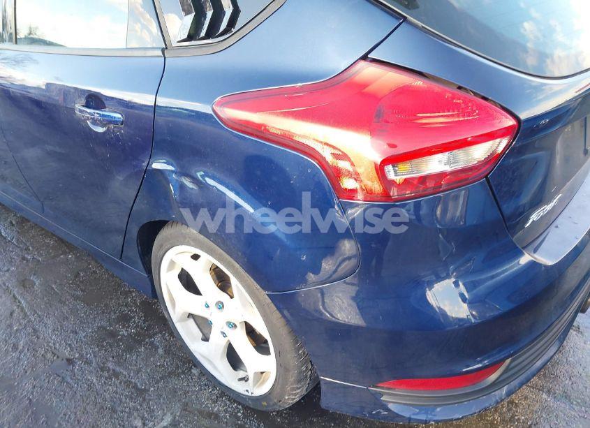 Photo 19 of 2016 Ford Focus ST (VIN 1FADP3L91GL266506)