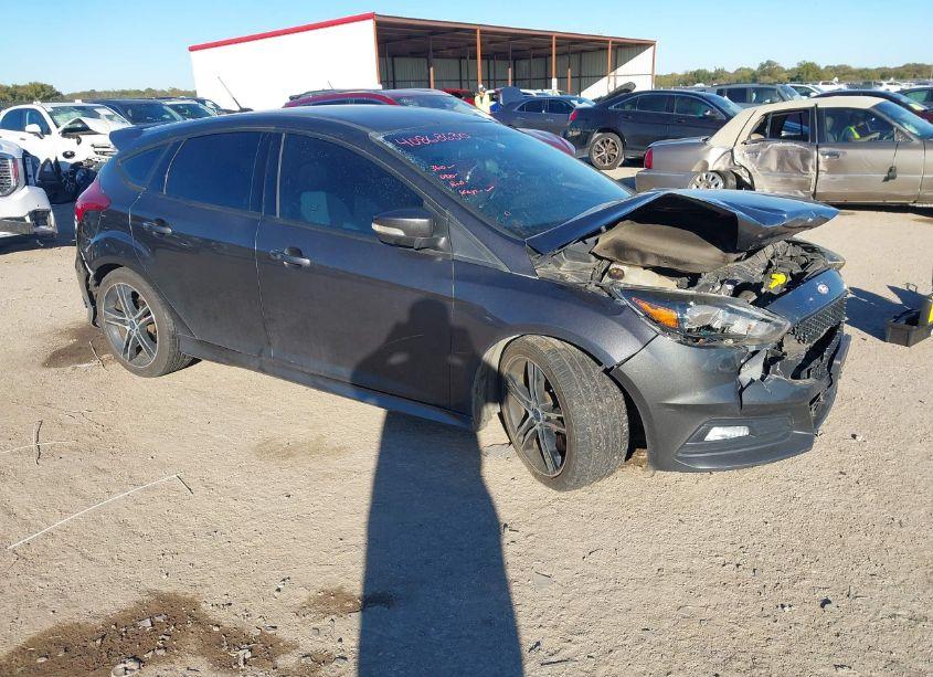 2016 Ford Focus ST (VIN 1FADP3L91GL328714) main photo