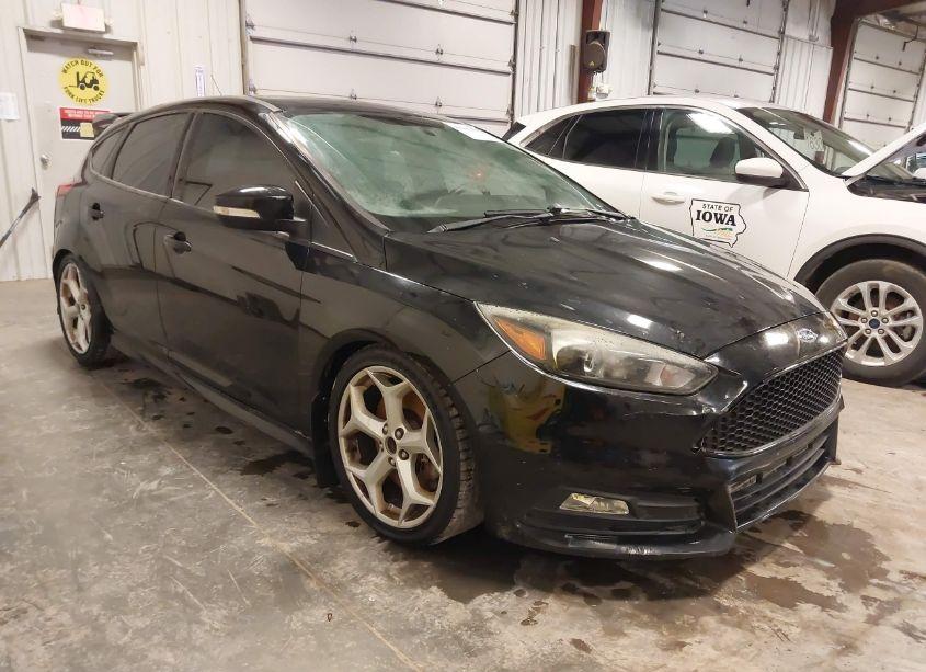 2016 Ford Focus ST (VIN 1FADP3L91GL378237) main photo