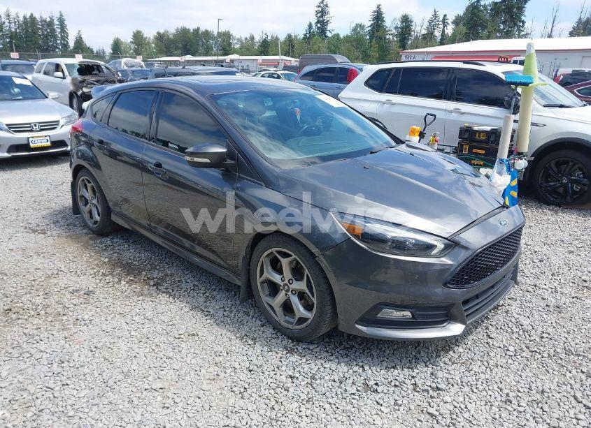 2016 Ford Focus ST (VIN 1FADP3L91GL406263) main photo