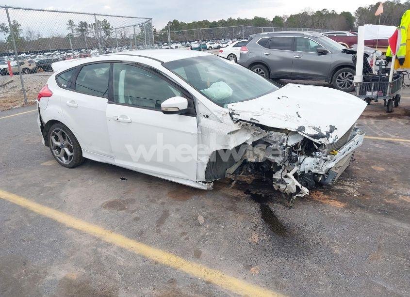 2017 Ford Focus ST (VIN 1FADP3L91HL215413) main photo