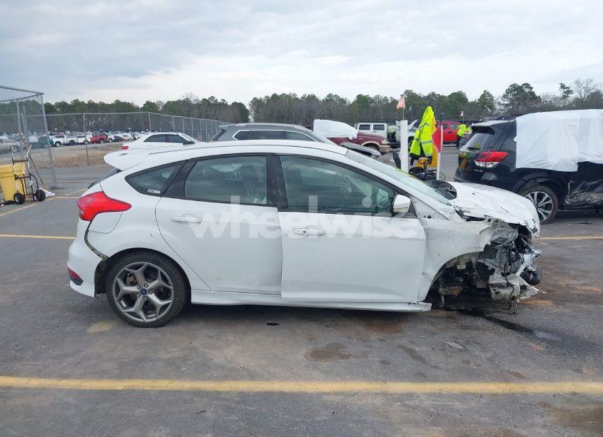 Photo 14 of 2017 Ford Focus ST (VIN 1FADP3L91HL215413)