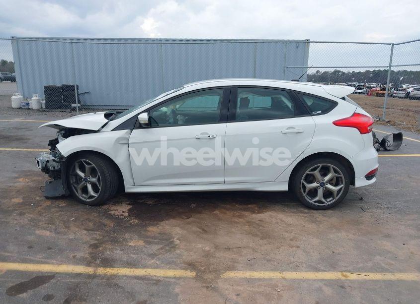 Photo 15 of 2017 Ford Focus ST (VIN 1FADP3L91HL215413)