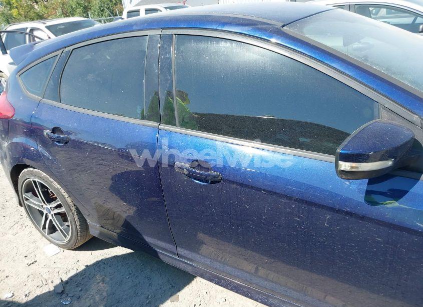 Photo 14 of 2017 Ford Focus ST (VIN 1FADP3L91HL298566)