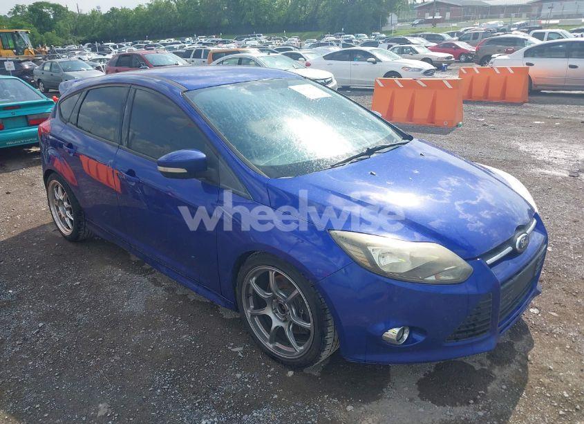 2013 Ford Focus ST (VIN 1FADP3L92DL167821) main photo